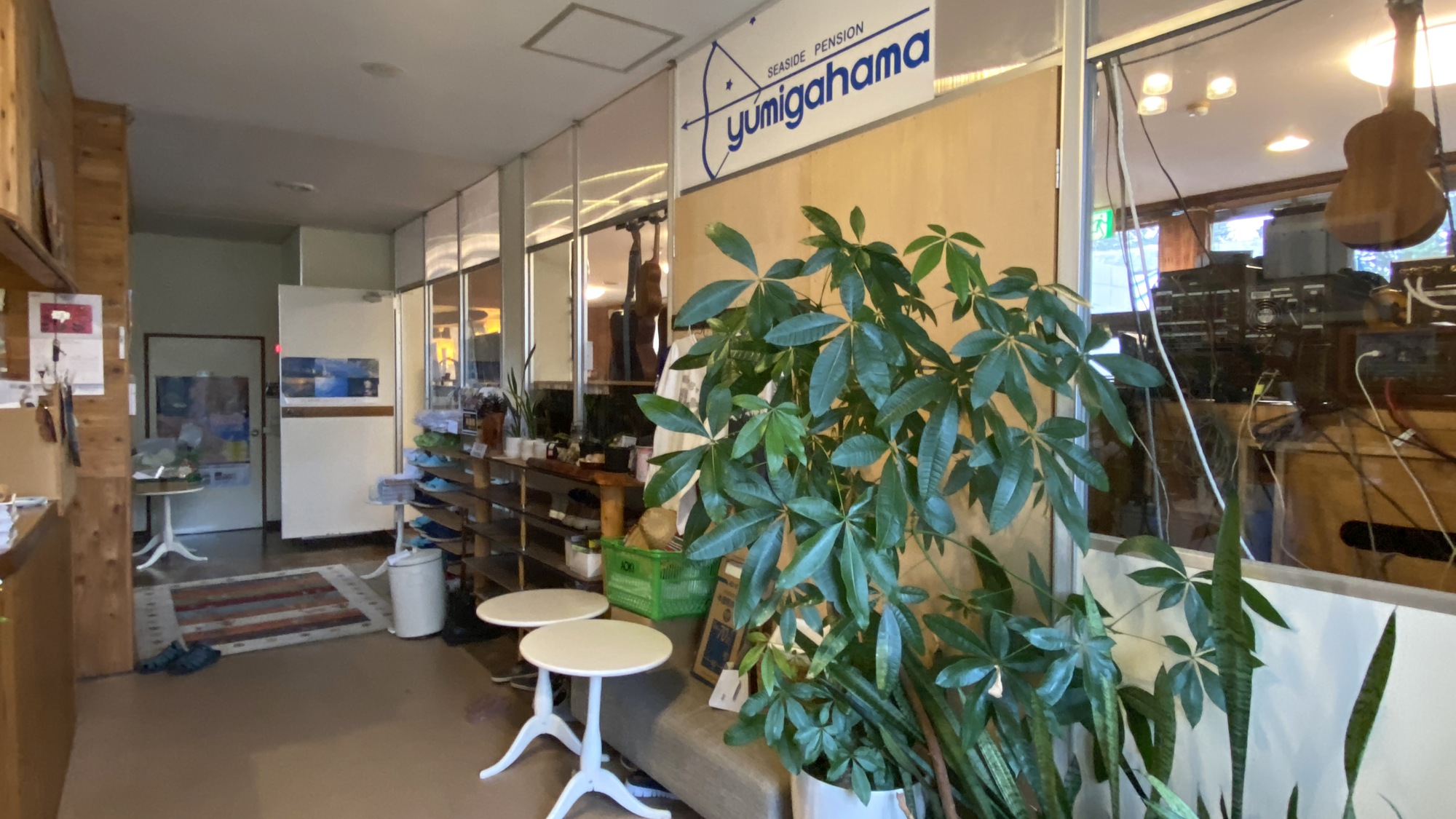 ・【玄関】入口横に食堂がございますので、お気軽にご利用ください