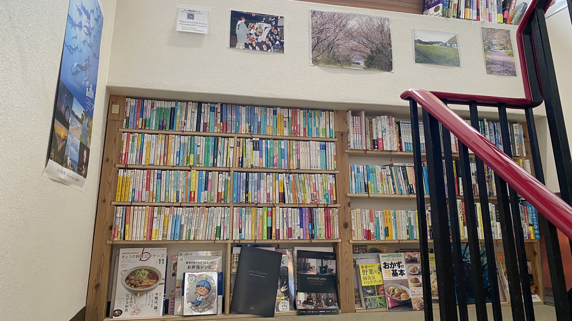 ・【館内】知識と感動の宝庫。様々なジャンルの本を自由にご覧ください