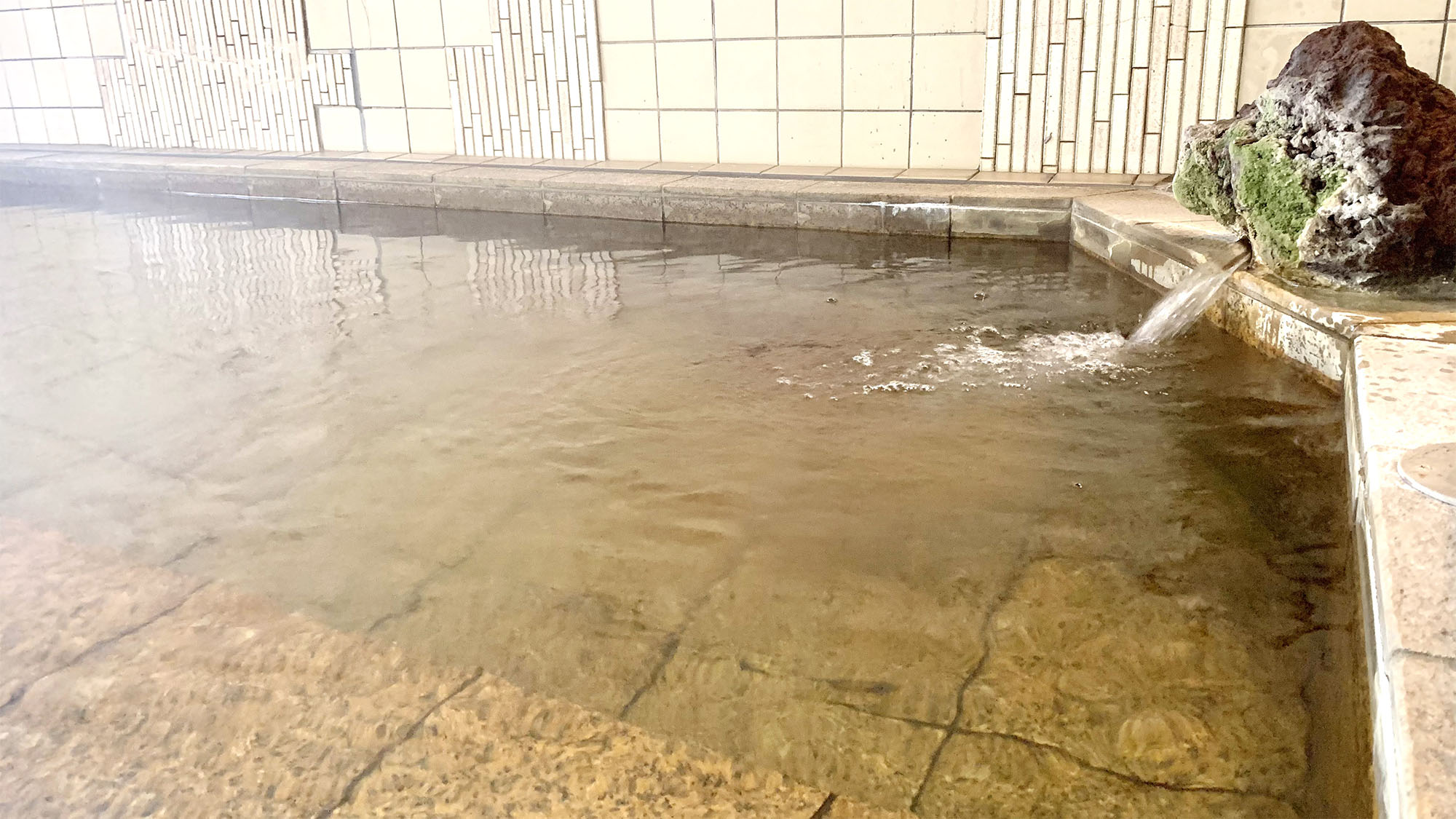 ・【大浴場】広い湯舟とやわらかな温泉で心からのくつろぎを