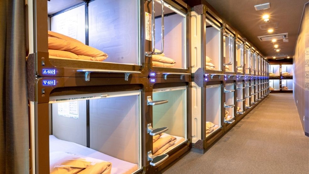 カプセルフロアはバーコードによる入室管理で安心・安全。