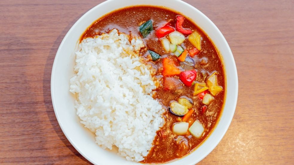 【無料サービス】朝カレーでエネルギーをチャージ！（提供時間：朝6時～朝10時）