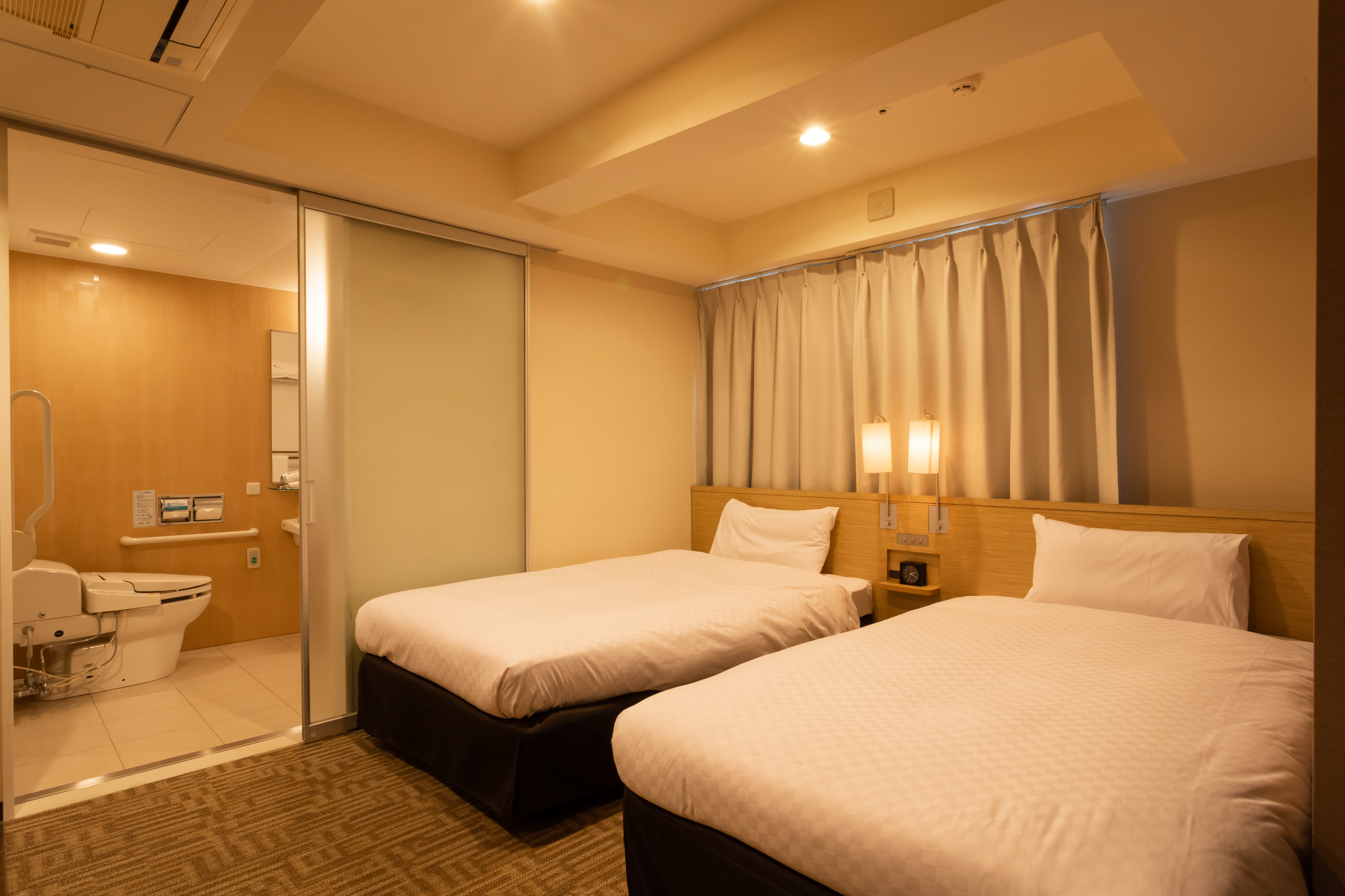 ユニバーサルルーム(22㎡ / 110cmサイズベッド)　※予約はお電話のみ