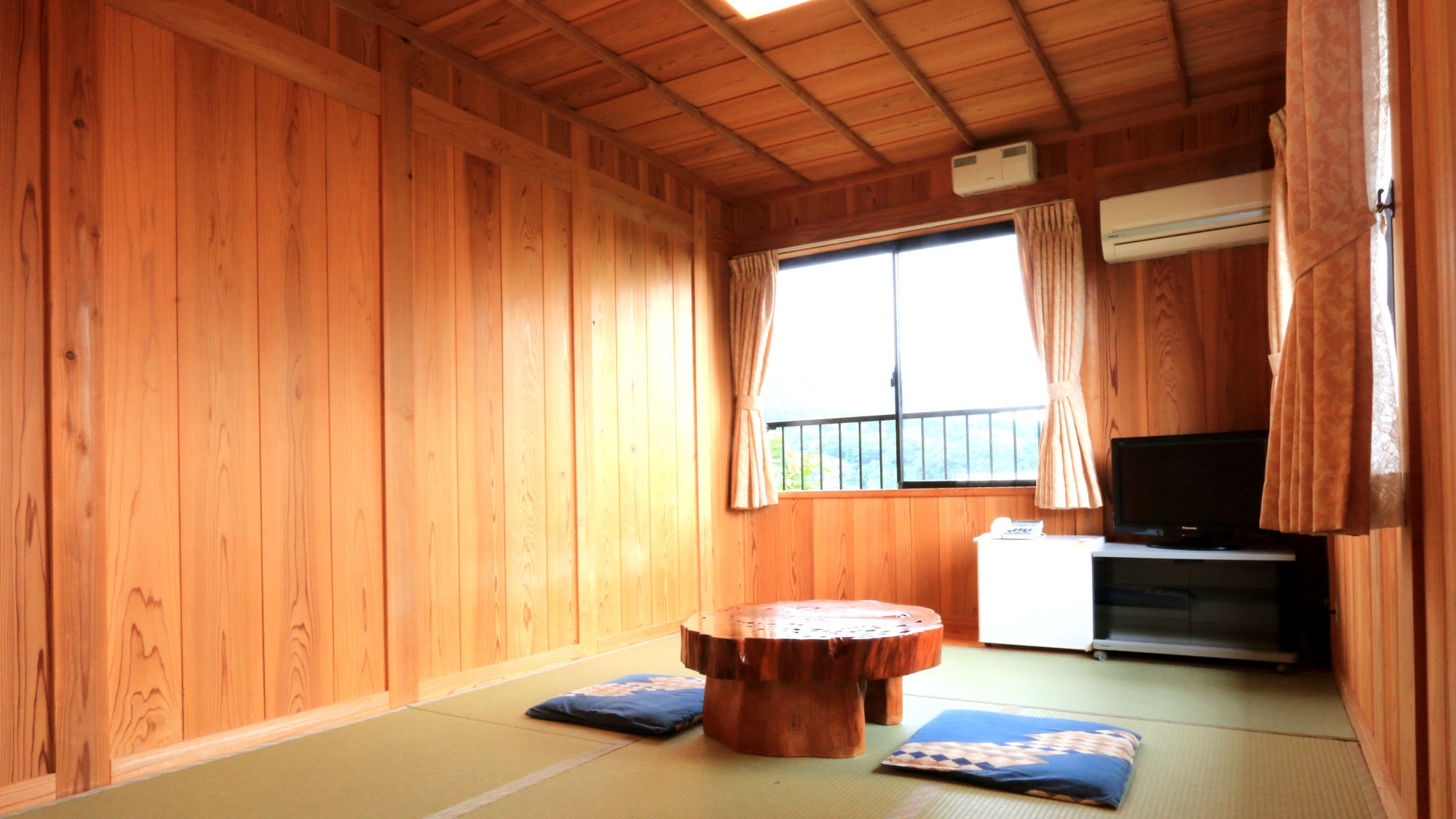 【別館】　屋久島の杉を感じる６畳和室　バス＋トイレ付