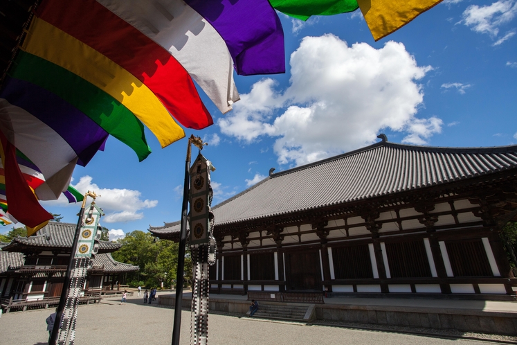 唐招提寺（世界遺産）電車と徒歩で約２５分