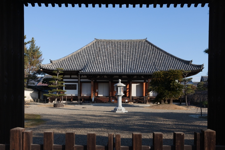 法華寺（総国分尼寺）　徒歩約１５分