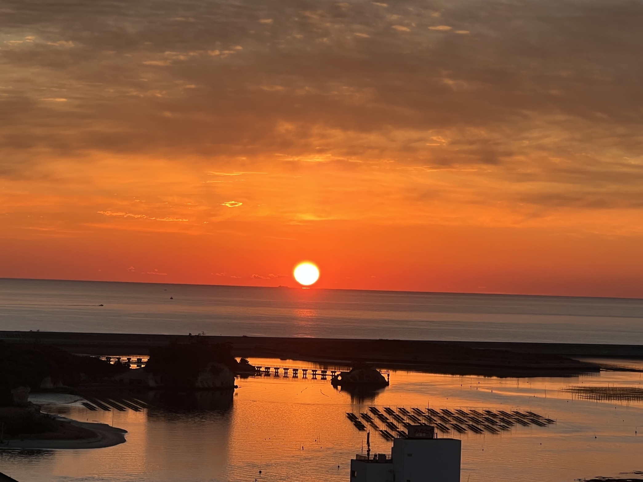 【夏休みファミリープラン｜４室限定】尾浜海水浴場まで徒歩5分！全室露天風呂＆サウナ付＜2食付＞