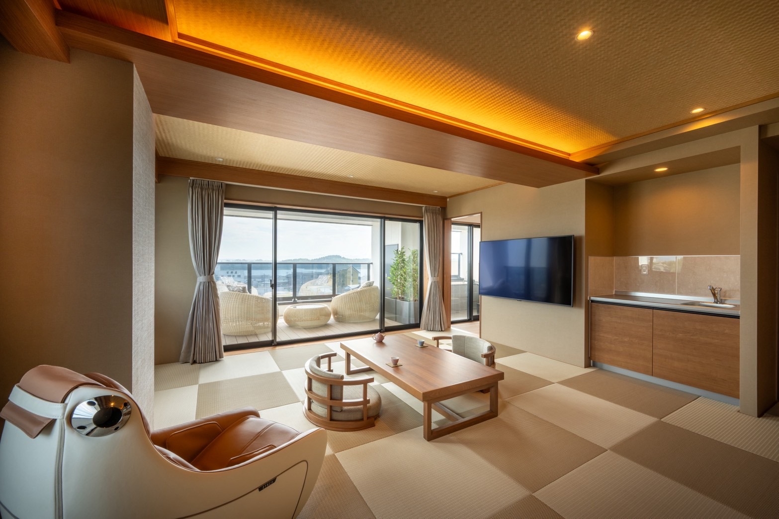 【夏休みファミリープラン｜４室限定】尾浜海水浴場まで徒歩5分！全室露天風呂＆サウナ付＜2食付＞