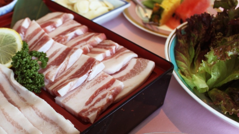 【サムギョプサルコース２食付】本場さながら！肉厚豚バラを野菜で包んで召し上がれ♪