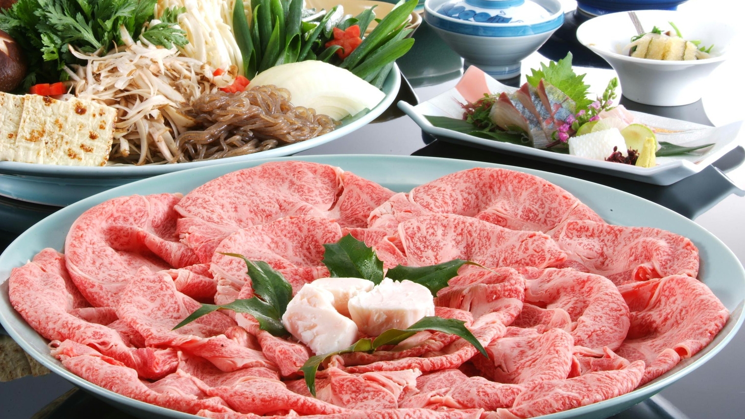 【特選但馬牛すきやきコース】とろけるお肉しっかり200ｇ！但馬牛めいっぱい霜降りお肉の甘味が広がる〜