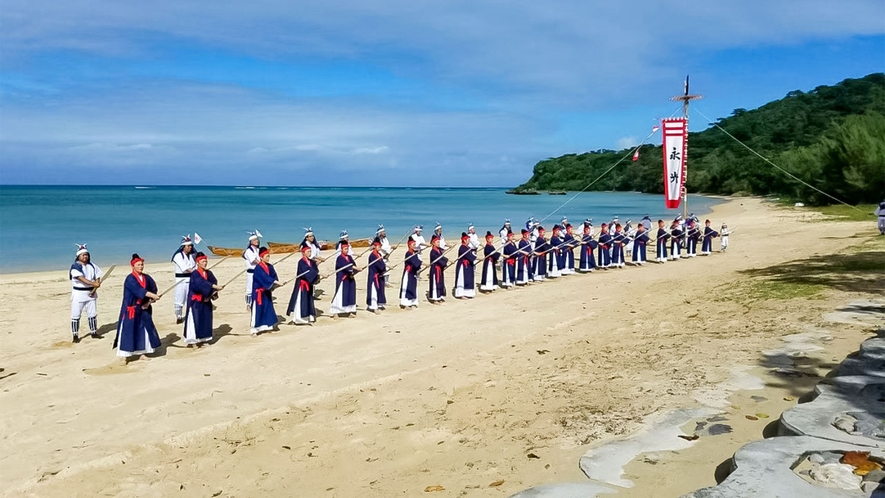 ・＜伝統行事＞西表島干立の「節祭」男たち総出のハーリー（船漕ぎ競争）も行われます