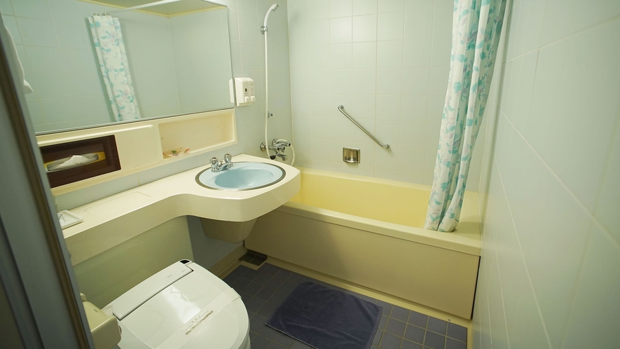 ・【デラックスツインルーム一例】ユニットバス、温水洗浄便座付トイレを完備しております