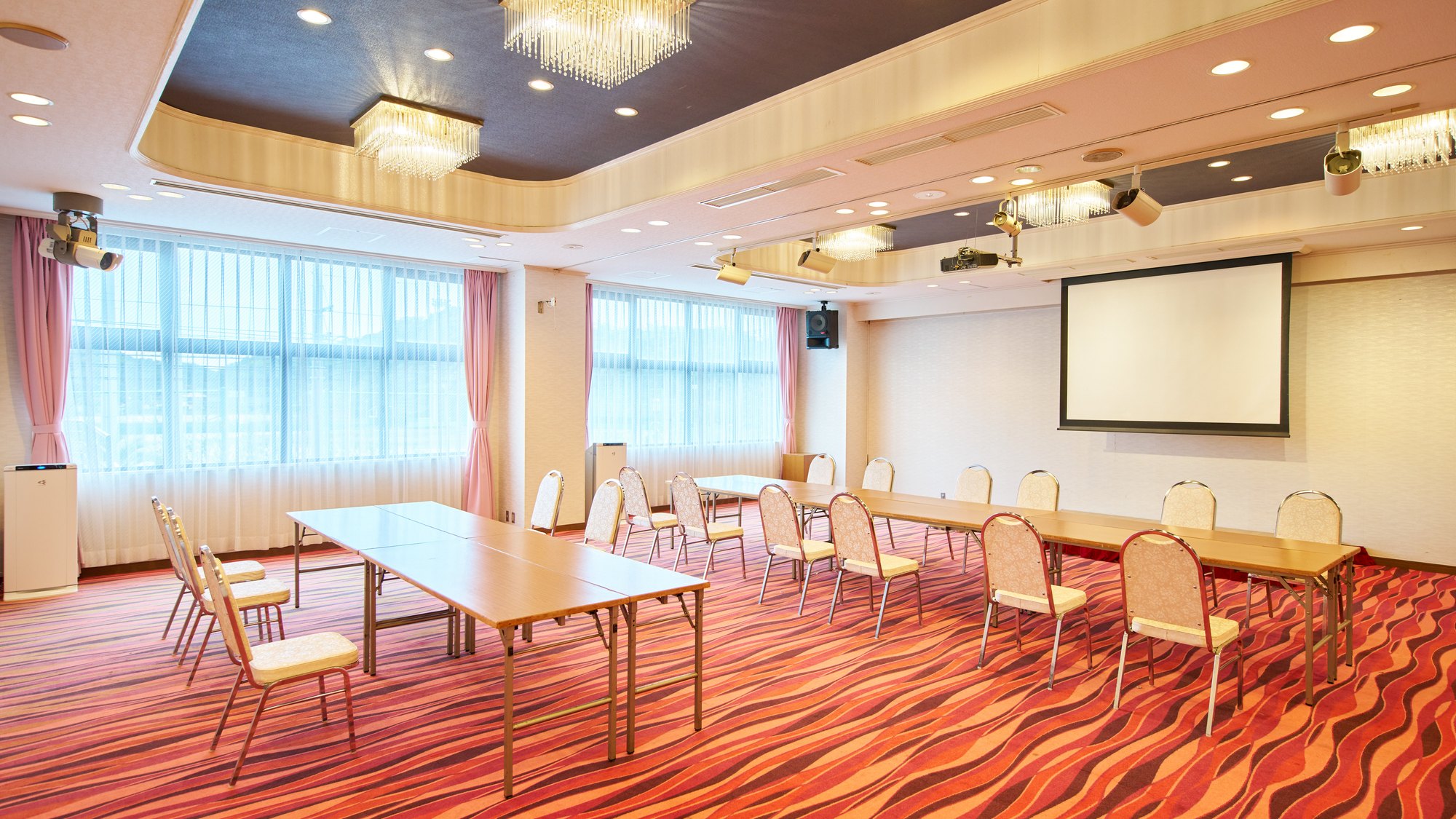 ・【宴会場一例】宴会、会食、会議など様々なシーンでご利用いただけます