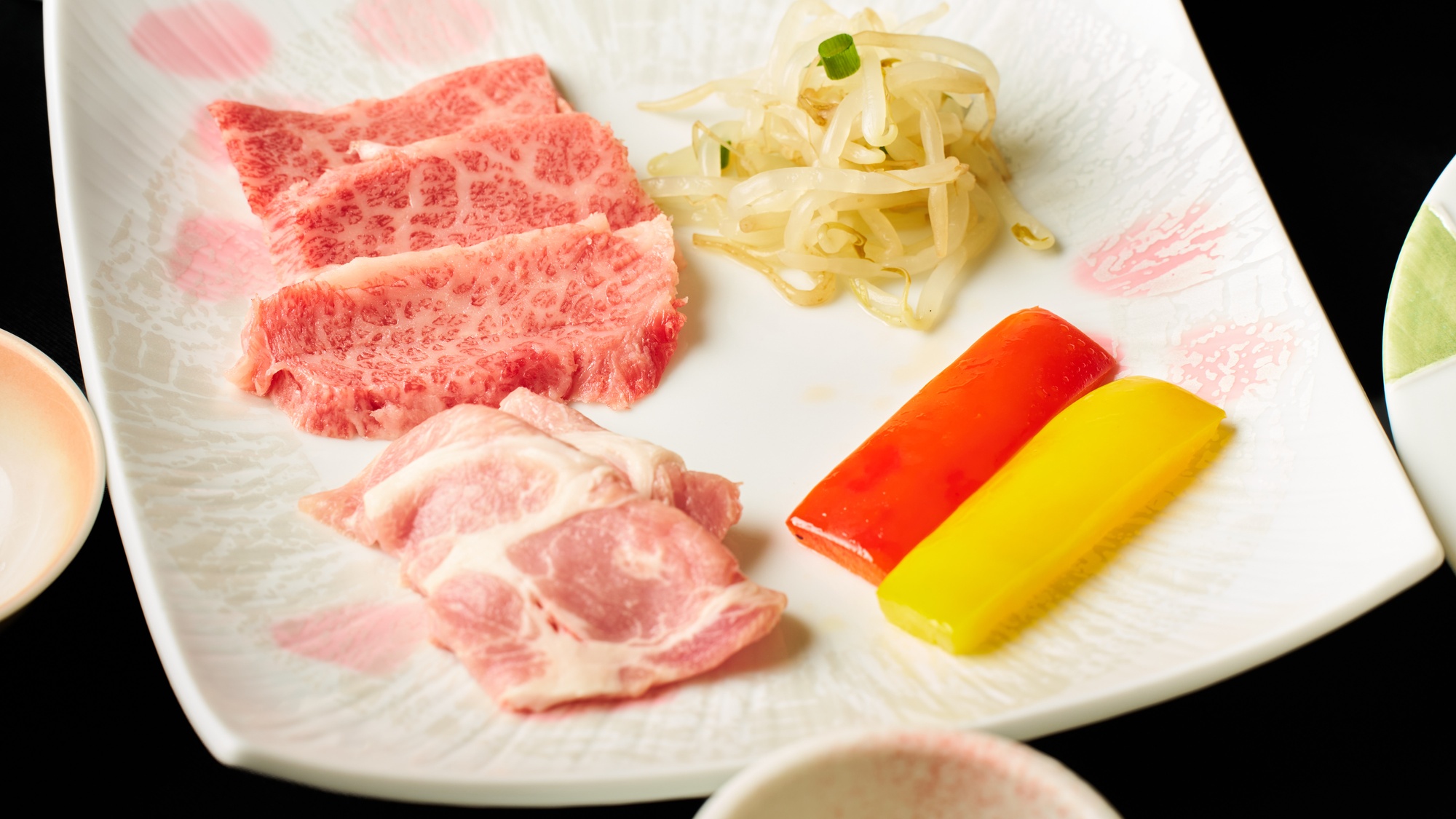 ・【夕食一例】旨みあふれるお肉はお好きな焼き加減でお召し上がりいただけます