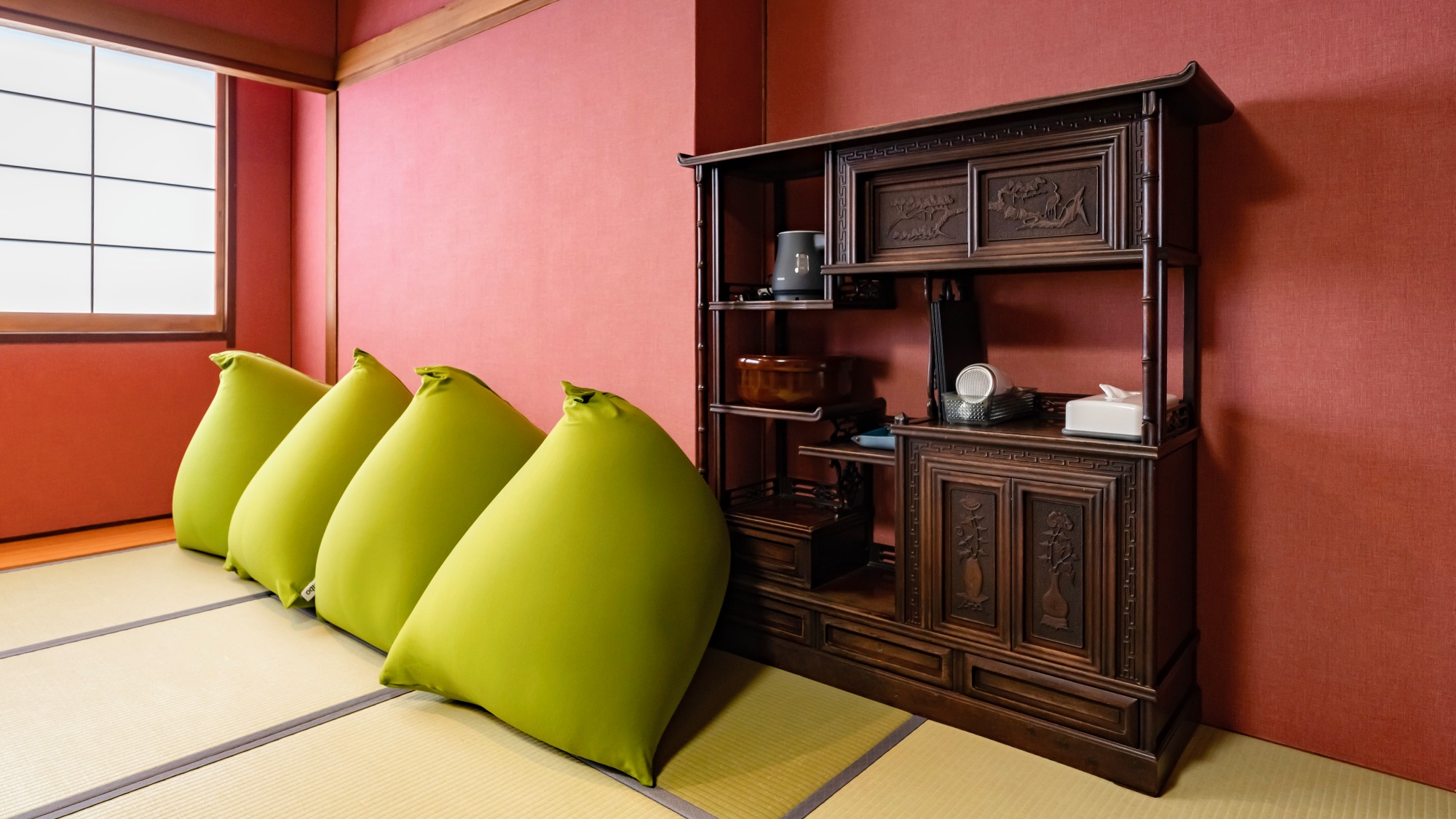 ・【和室12.5畳】湯沸かしポットも完備しているのでゆっくりとお茶もいただけます