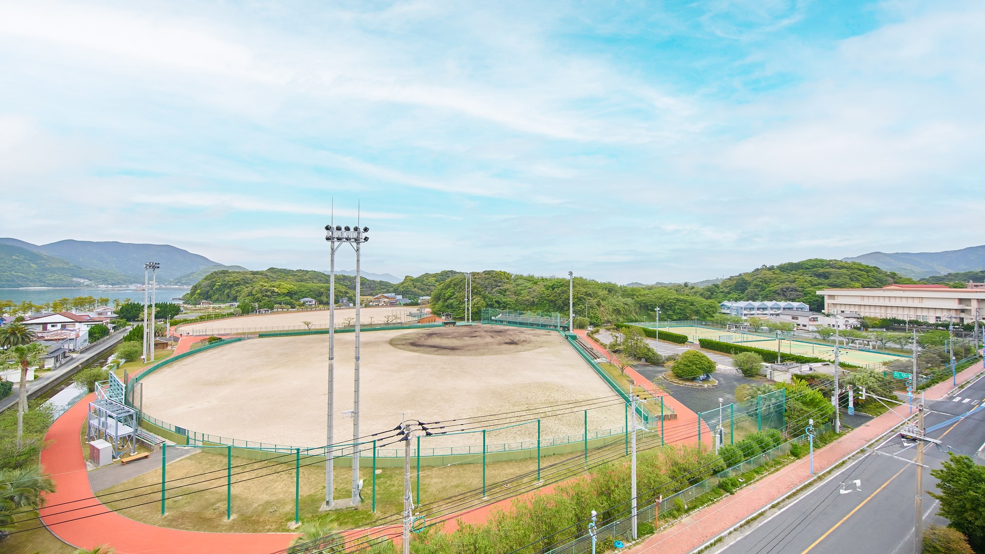・【外観】目の前には新上五島町有川総合運動公園がございます