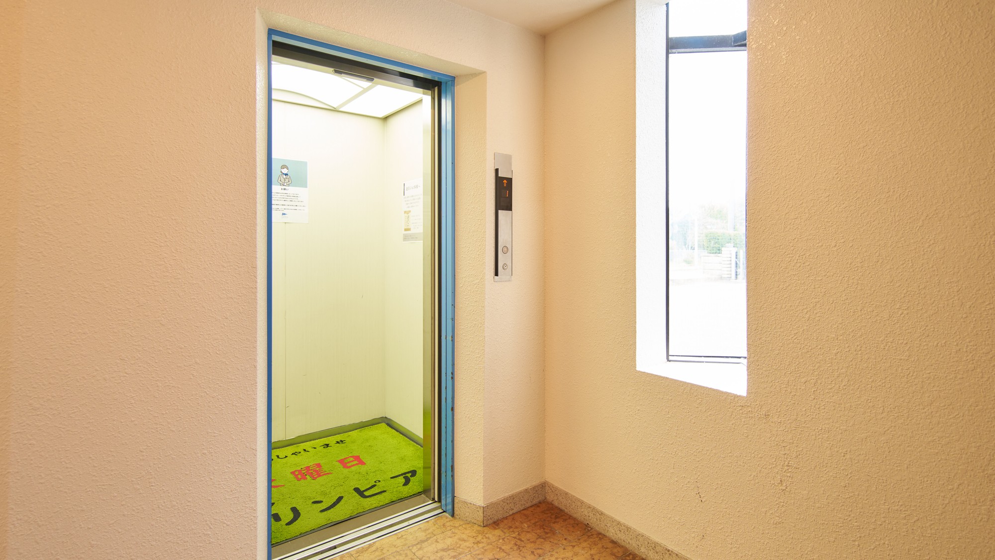 ・【エレベーター】館内にはエレベーターがあり、楽に移動ができます