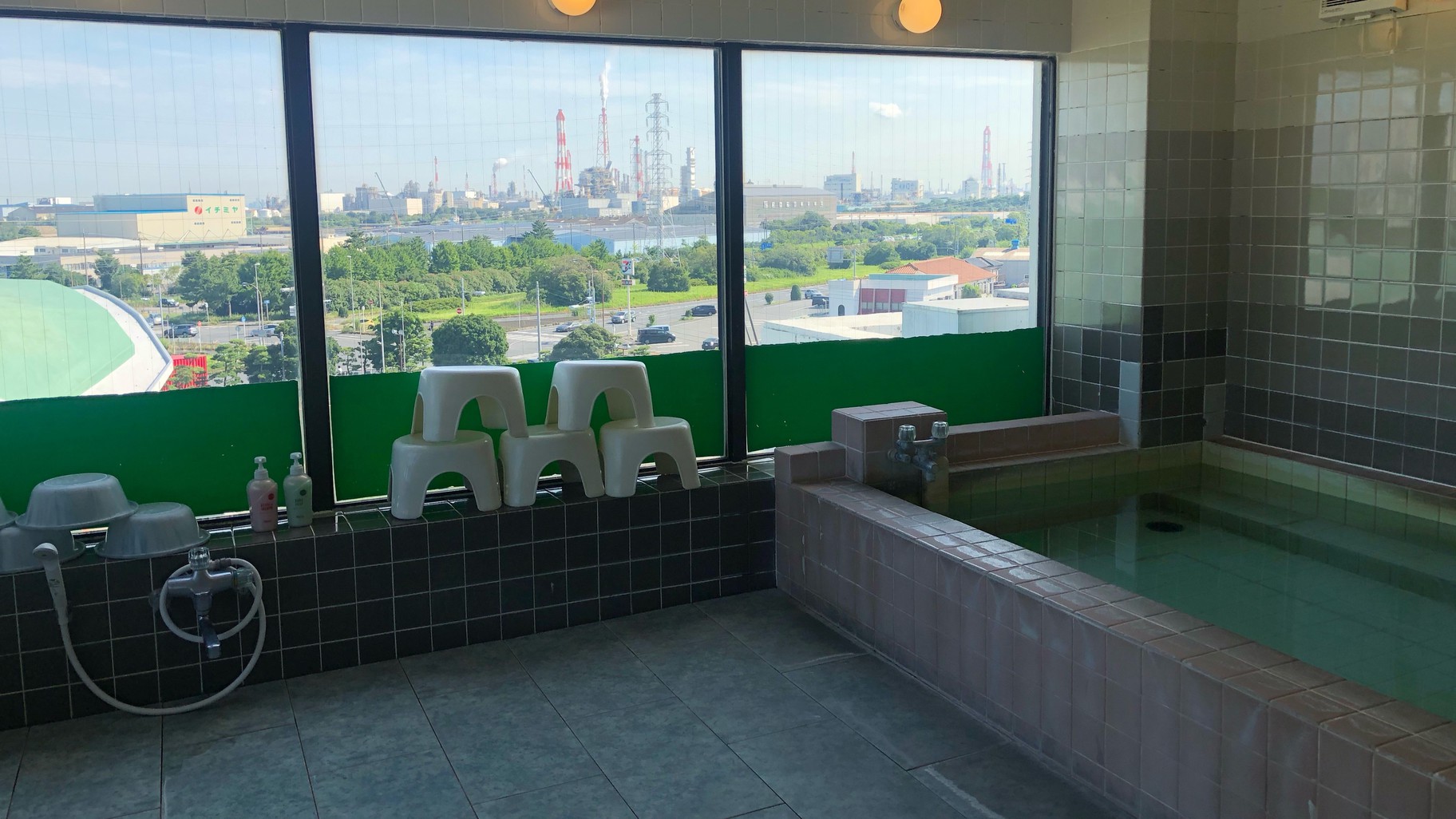 ２食付＆無料大浴場　好評の朝食は６時から！　連泊でも毎日替わるあったか夕食