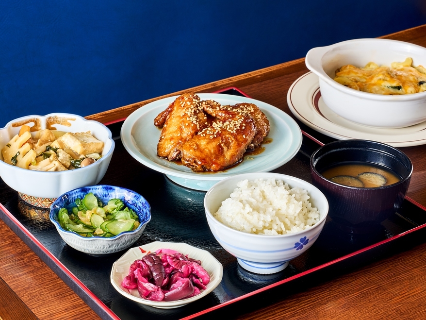 ２食付＆無料大浴場　好評の朝食は６時から！　連泊でも毎日替わるあったか夕食