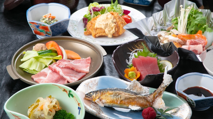 【ご夕食一例】旬の農産物をたっぷり使用した会席コースです。宮崎の海の幸山の幸を存分にご堪能ください