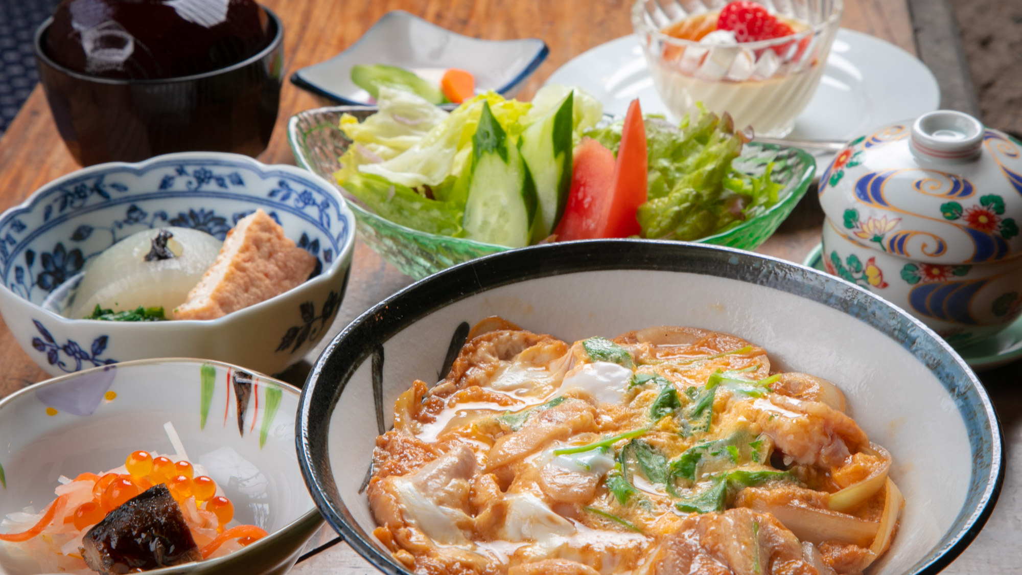 【ランチ/親子丼】ふわふわとろとろの親子丼は地元の地鶏を使用しております。