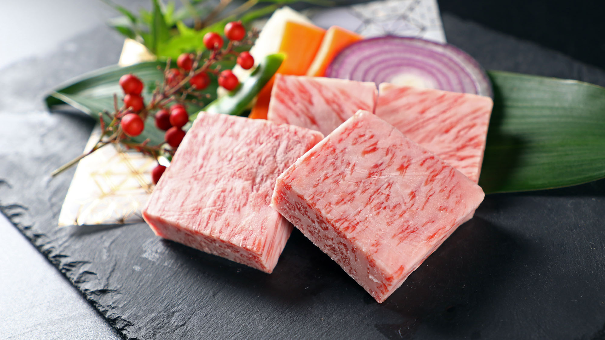 料理 和牛溶岩焼き(別注)◆ は口にいれるととろける肉質、あふれる旨味*