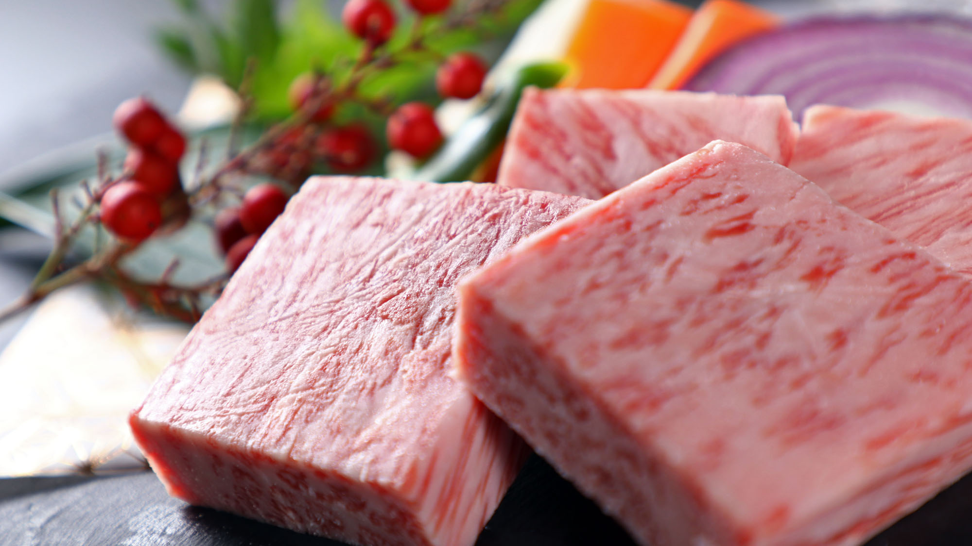 料理 和牛溶岩焼き(別注)◆ は口にいれるととろける肉質、あふれる旨味*