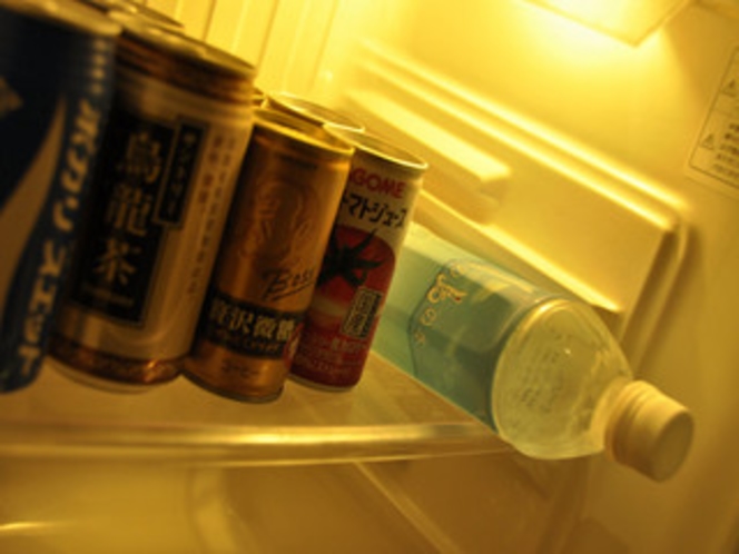 プランによりましてはお部屋の冷蔵庫のお飲み物は無料でございます。
