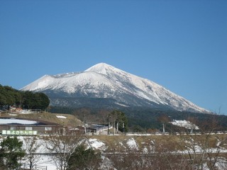 【季節限定】雪かぶる霧島連山・高千穂の峰