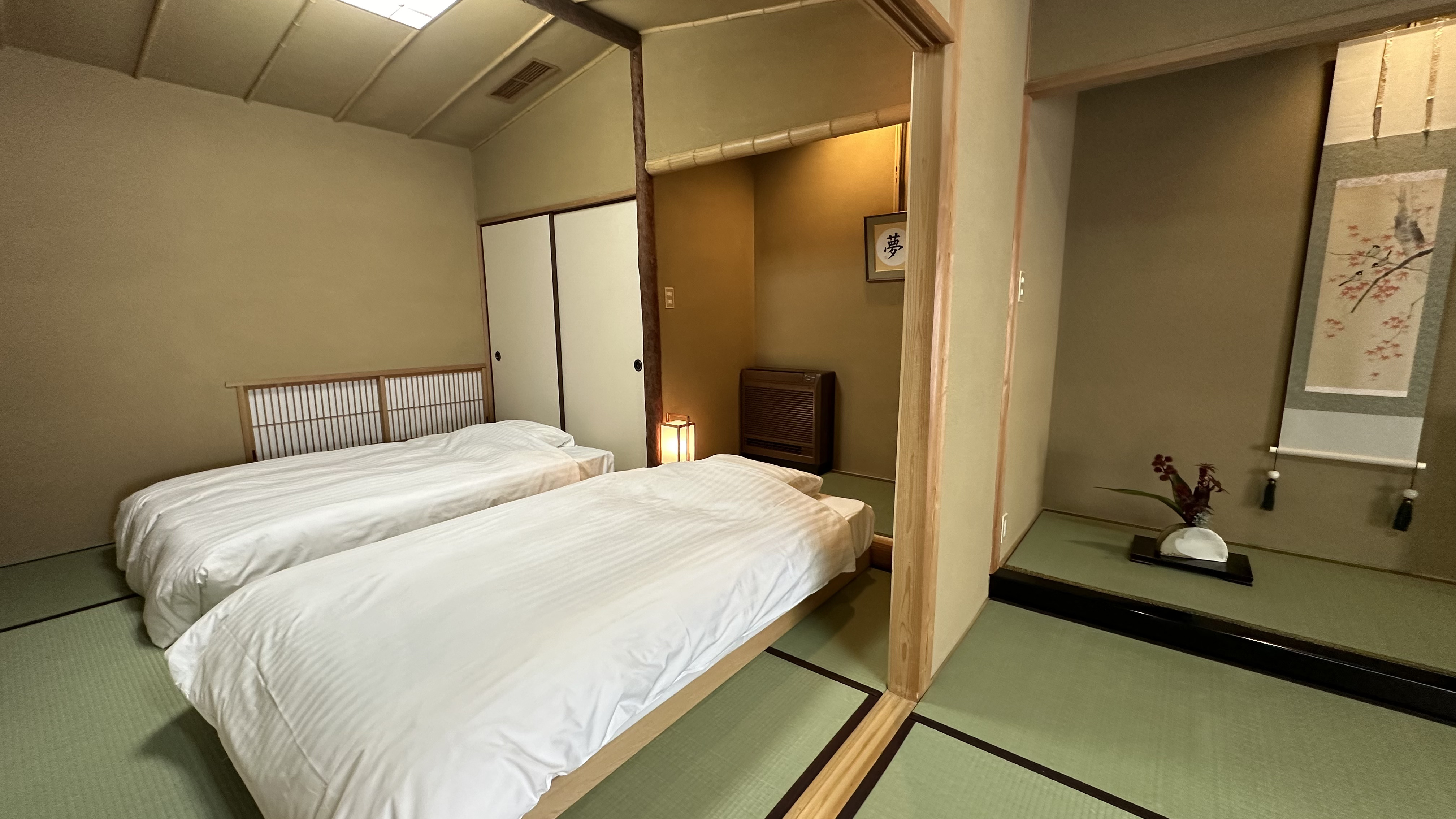 西棟1階　観美月　客室ベッド