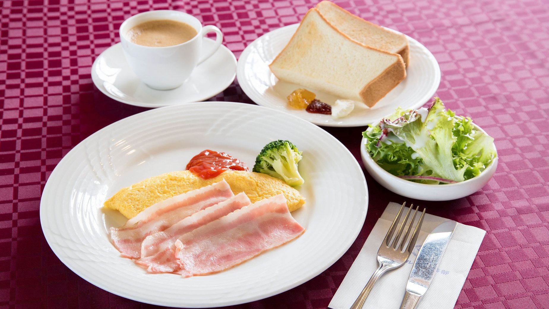 【朝食付】朝からしっかり！晴れた日には富士山も見えるクラブハウスで和定食または洋定食の選べる朝ごはん