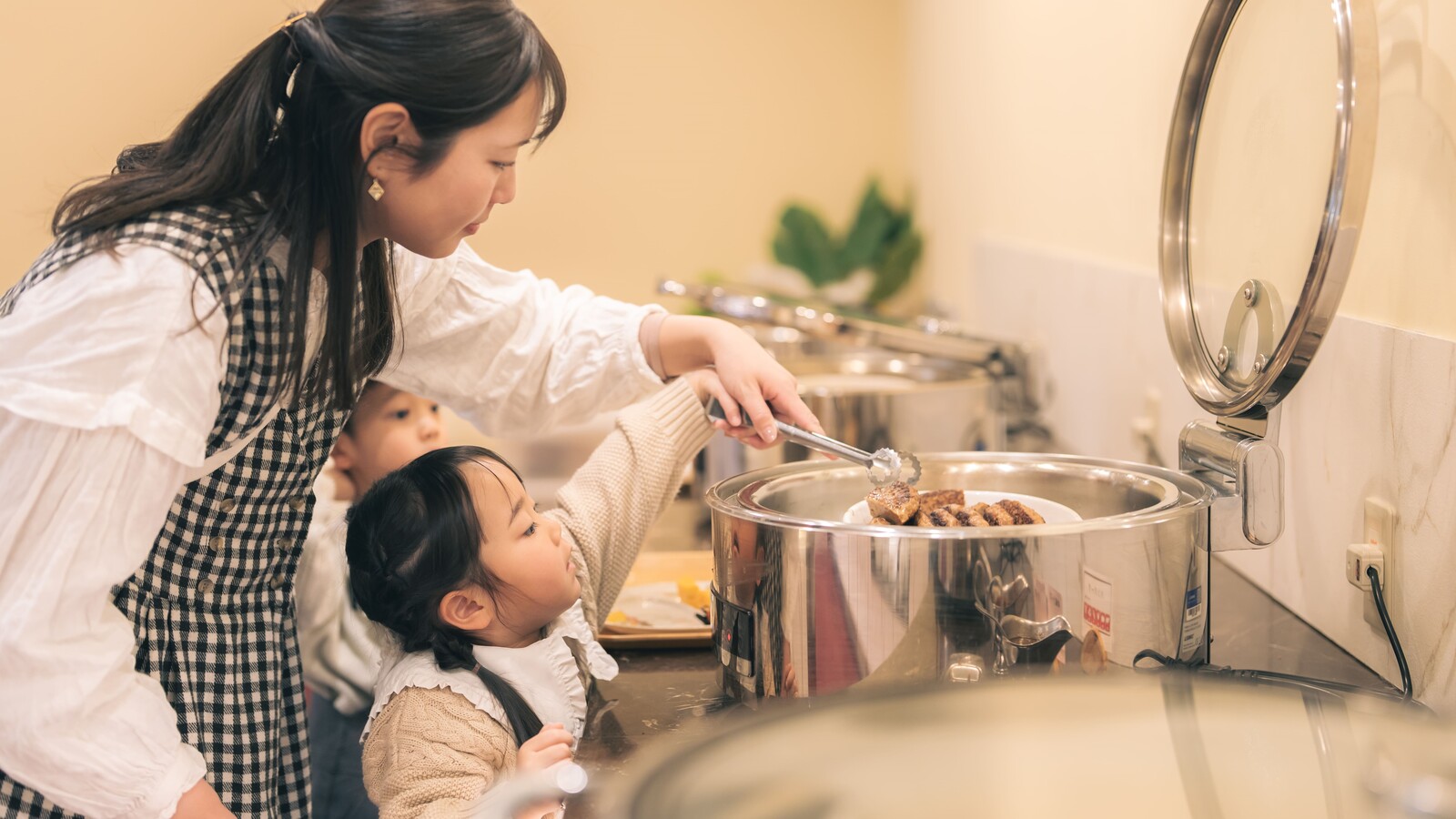 朝食　バイキング　イメージ