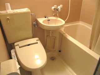 バストイレ（ウォシュレット付き）