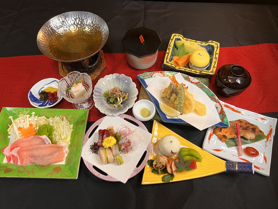 【オンライン決済限定お得な10％OFF】和懐石スタンダード夕食コース2食付♪無料貸切風呂は何度でも◎