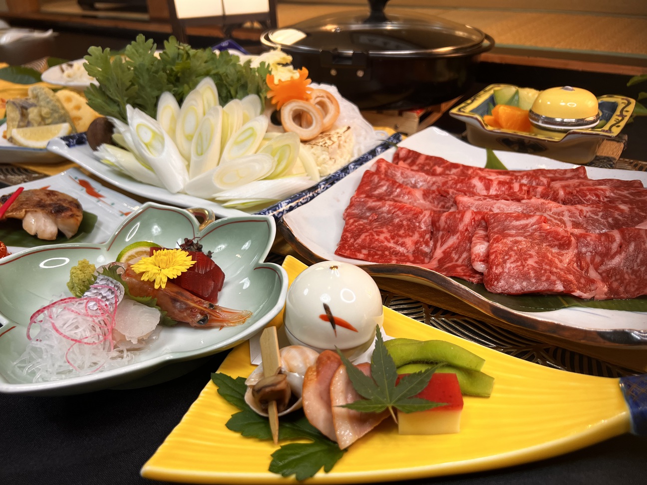 【オンライン決済限定お得な10％OFF】黒毛和牛すき焼き夕食コース2食付♪無料貸切風呂は何度でも◎