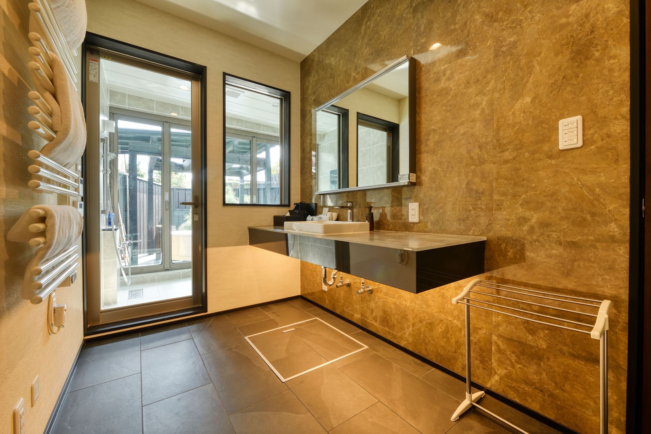 【冬限定最安値】2つの温泉露天風呂付離れ＆ブランド牛しゃぶ鍋懐石コース45100円〜⇒30000円〜