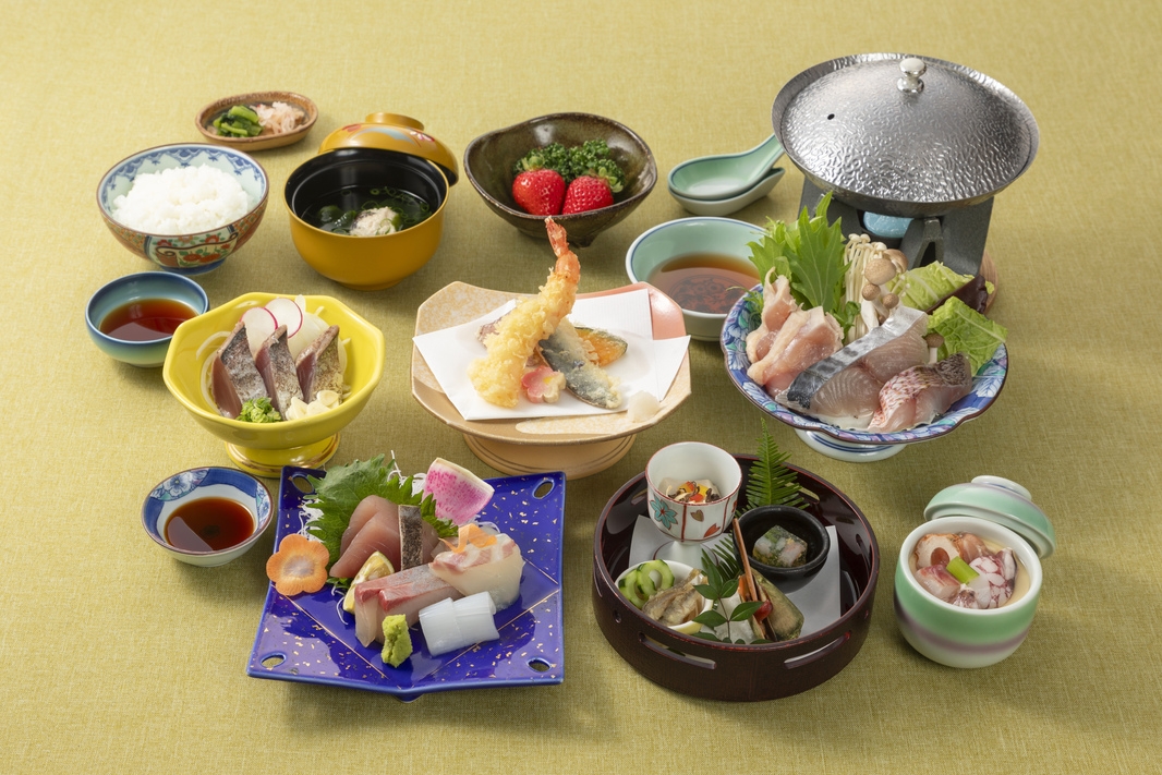 【スタンダード全10品★1泊二食】＜当館人気No1＞黒潮が育んだ新鮮海の幸+海を望む展望温泉を堪能！