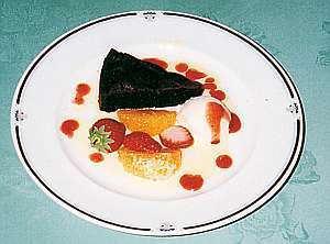 デザート一例。こちらはチョコレートケーキ
