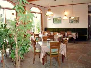 石貼りの落ち着いたレストラン