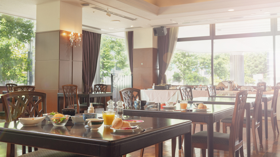 【レイトアウト】【朝食付】チェックアウト１２時までＯＫ☆ゆったりプラン◇全室Wi-Fi・新聞朝刊無料