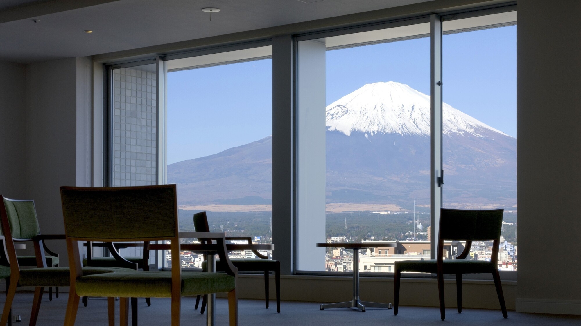 【雪化粧の富士山と温泉滞在を楽しむ】ブランド米ごてんばこしひかりを味わう和朝食付プラン
