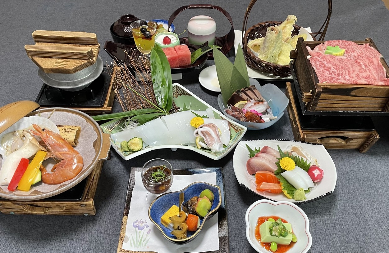夏季限定！漁火輝く日本海の贈り物　リピータ—続出☆『白イカ姿盛り会席プラン』