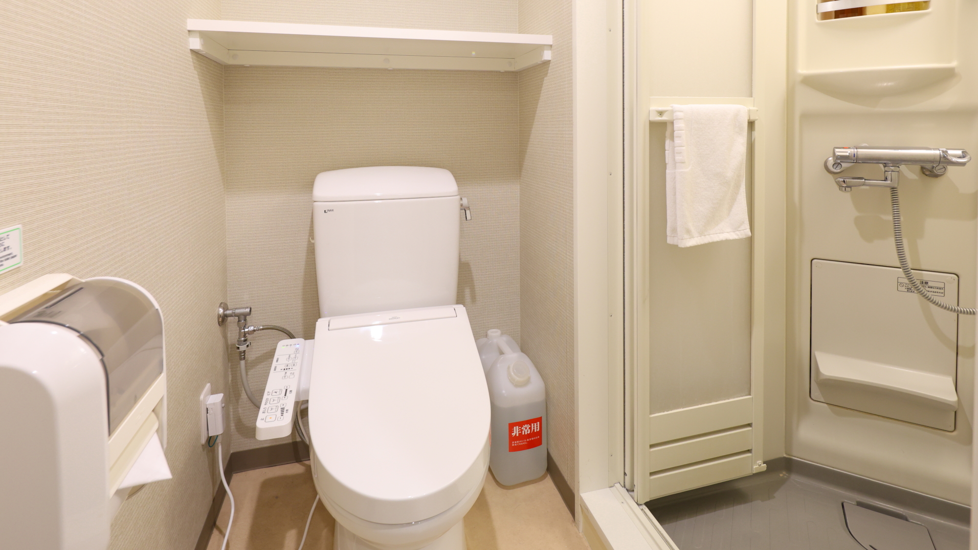 ■温水洗浄器付きトイレ