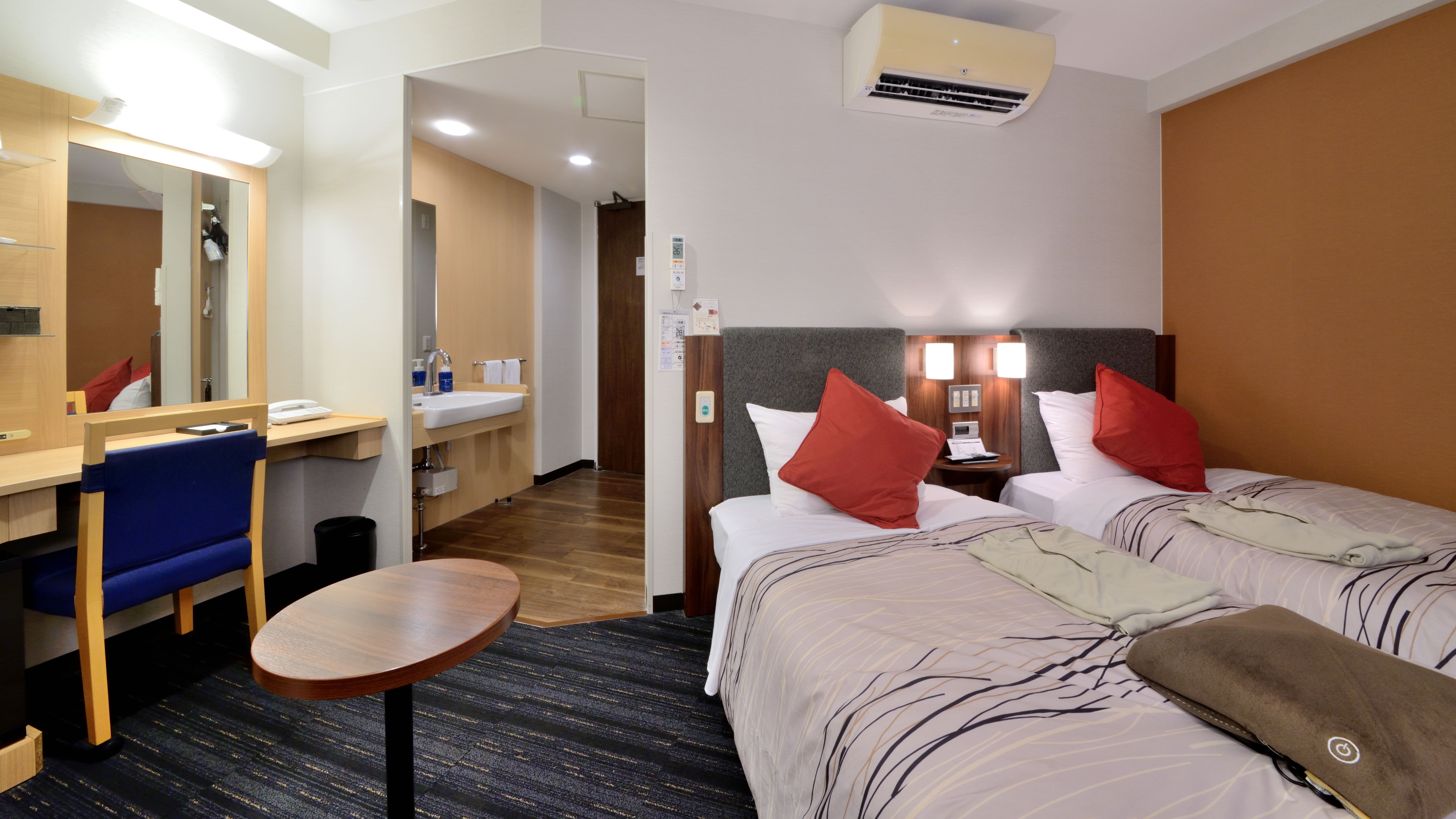 ユニバーサルツイン