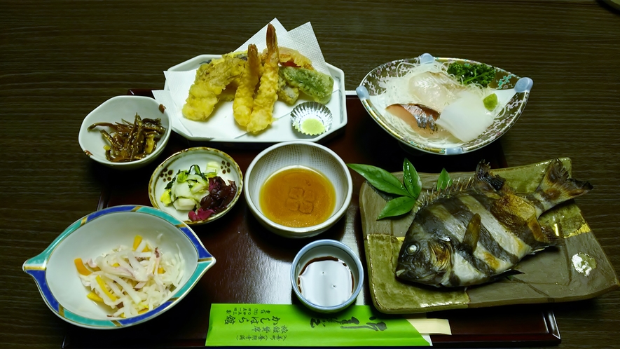 *【夕食一例】美味しいお魚料理が楽しめるご夕食です。