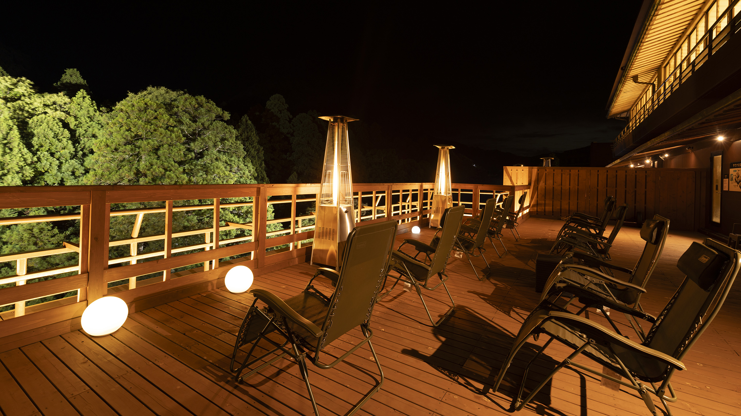 ウッドデッキオープンスペース