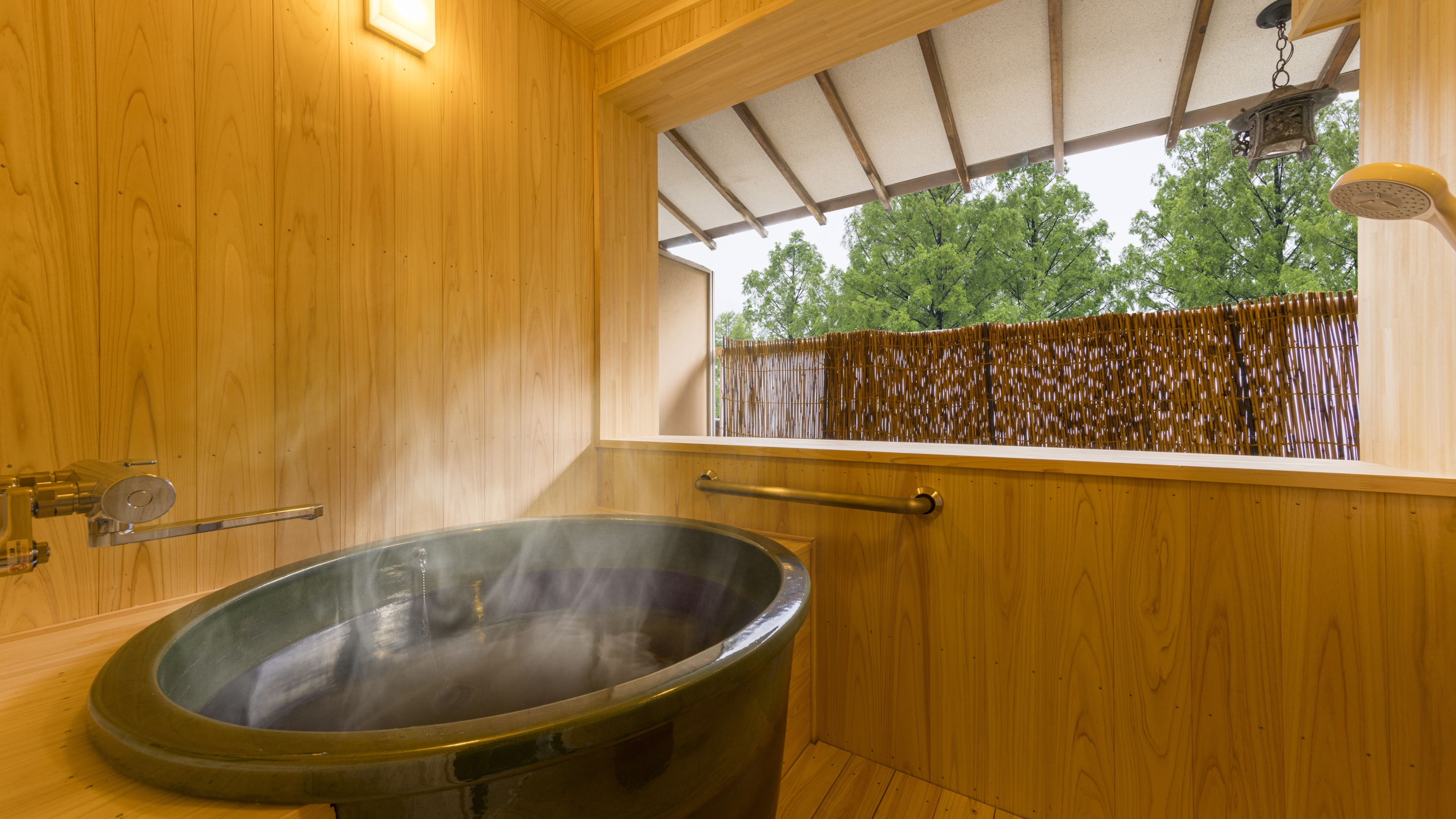 スーペリア露天風呂付和室2間5名定員 ※画像の浴槽は温泉ではございません