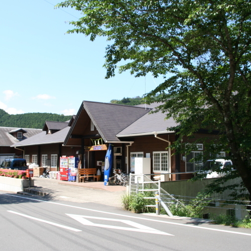 Pintu masuk gedung kano