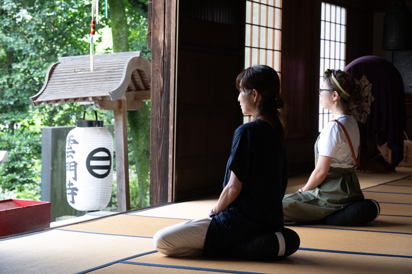 ４３０年の祈りの記憶を刻む禅寺で坐禅体験、リアルリトリートを過ごす森、E-bike で巡る極上の休日