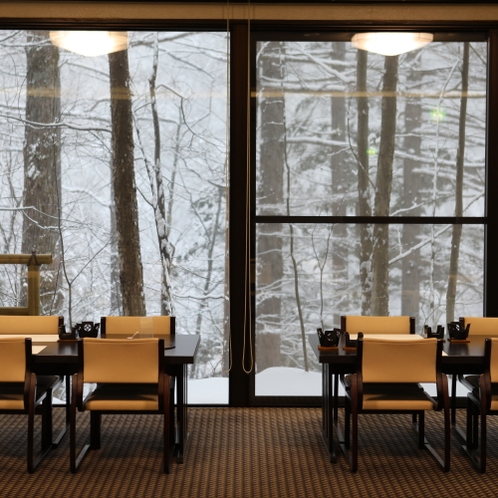 雪景色が眺められるレストラン