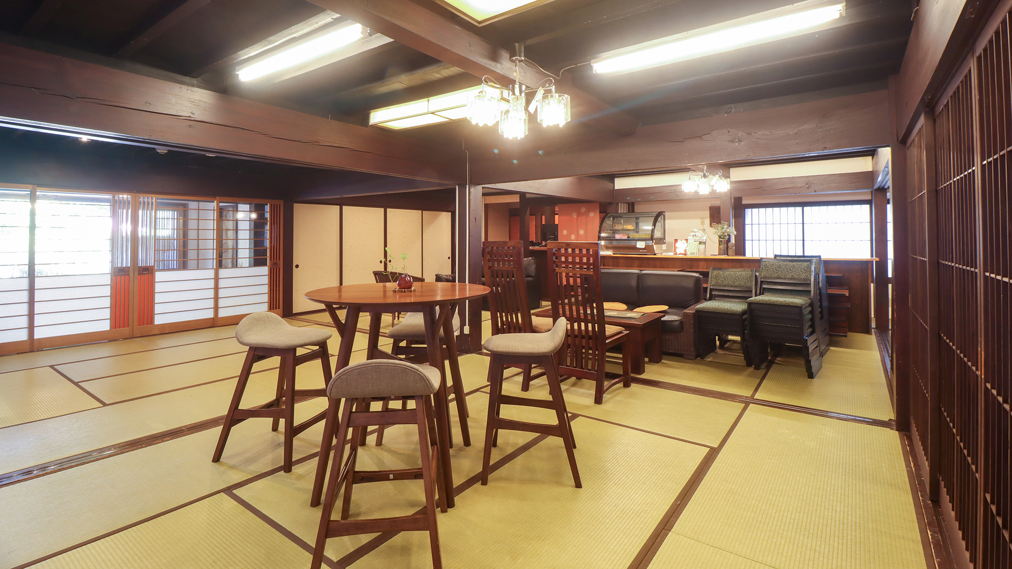 #≪館内≫落ち着いた雰囲気のロビーでゆったりとお寛ぎください。